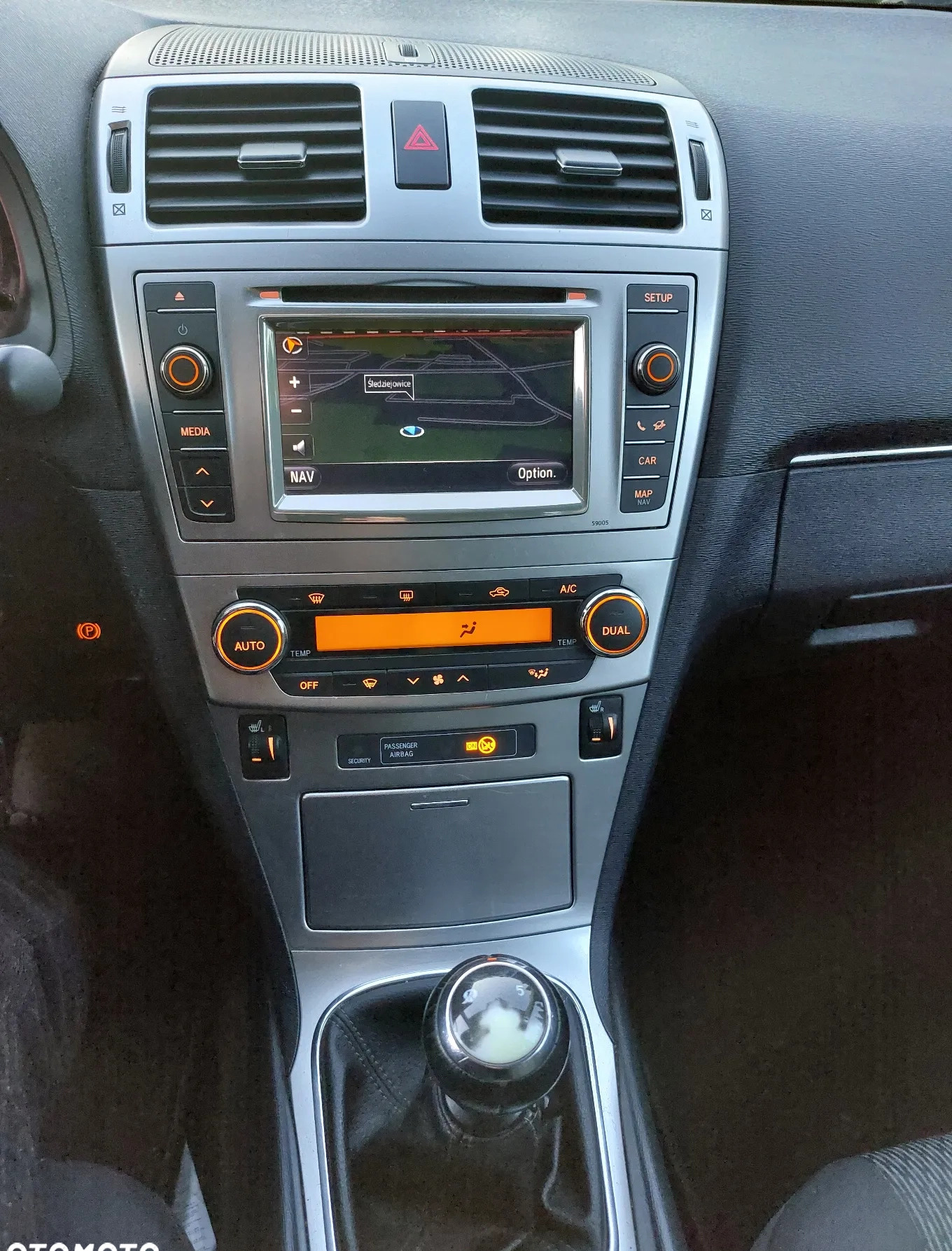 Toyota Avensis cena 43900 przebieg: 150000, rok produkcji 2012 z Kraków małe 254